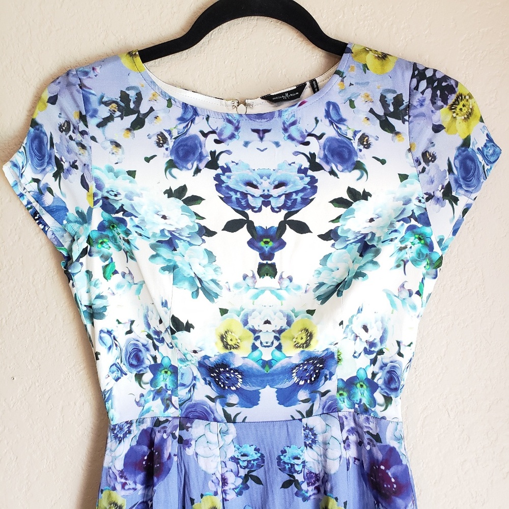 Guess ~ Lilac Floral Dress ~ Size XS - Picture 3 of 7